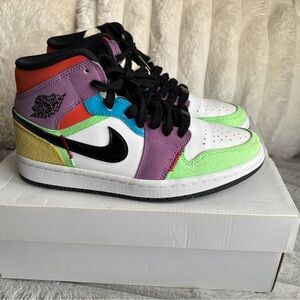 Air Jordan 1 mid se lightbulb size 6.5 women’s